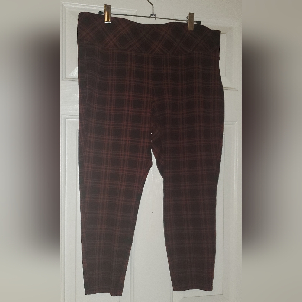 Torrid EUC Black and Red Pixie Pants Sz 1 (14/16)